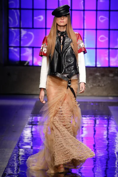Look 8